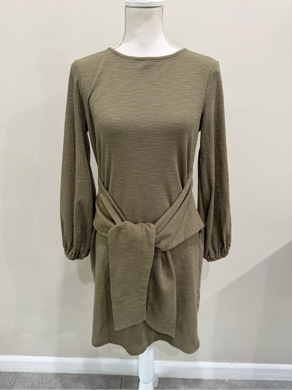R Vivimos Jersey Knit Dress Sz M Bodycon Crew Neck Waist Tie Long Sleeves Khaki